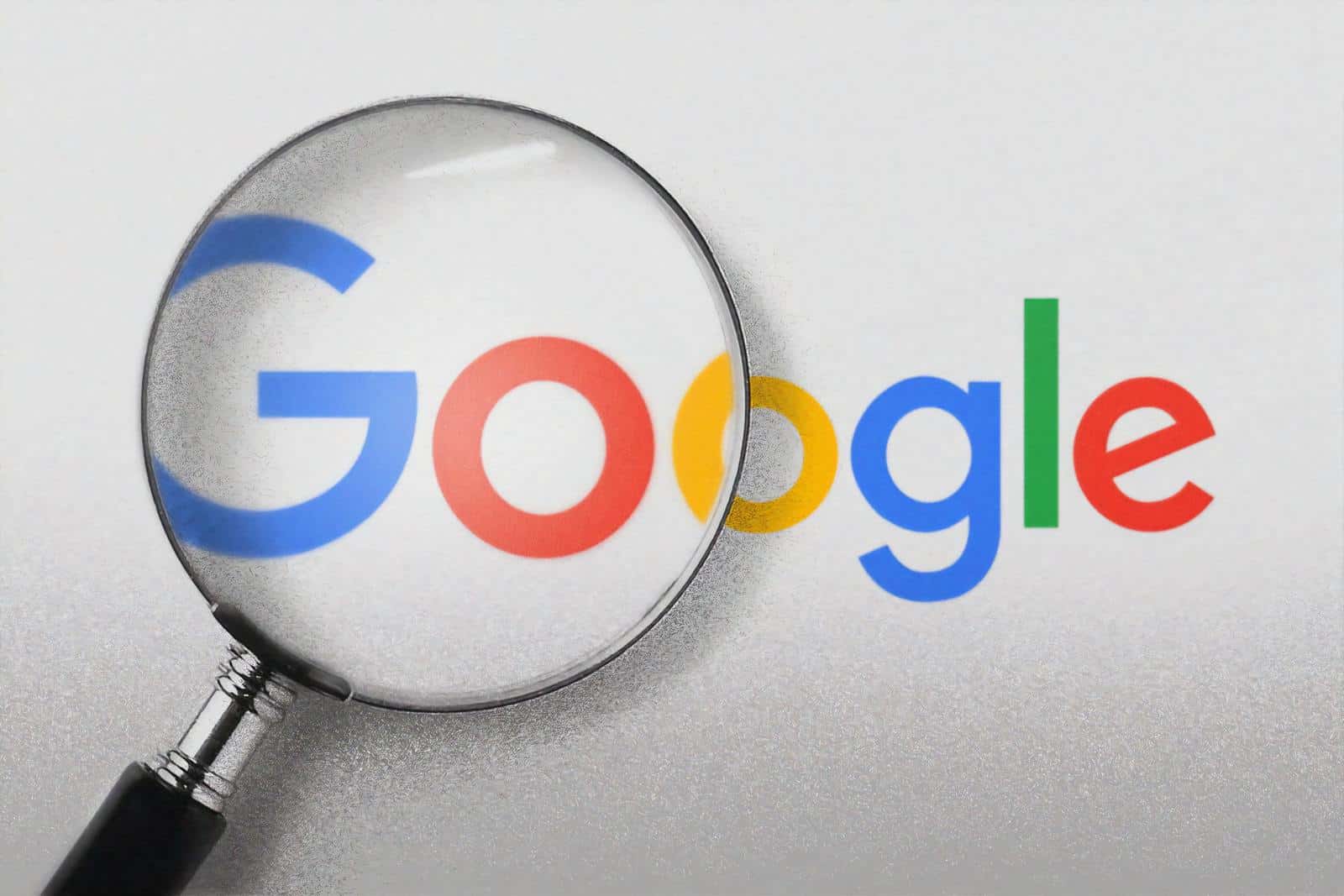 Google logo and magnifying glass