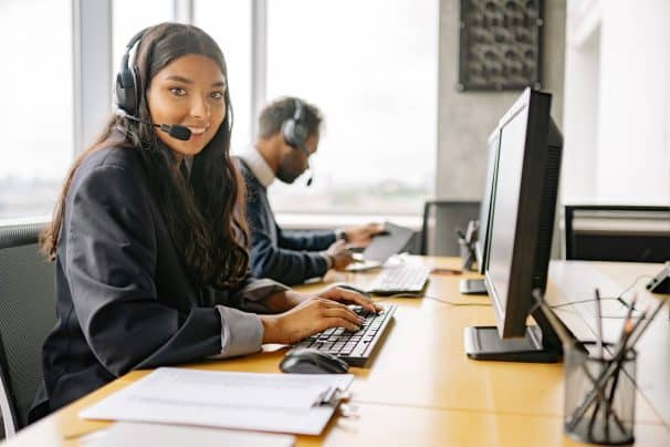 girl working in customer service